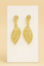 Aretes Elegancia Dorada con Diseño de Hoja
